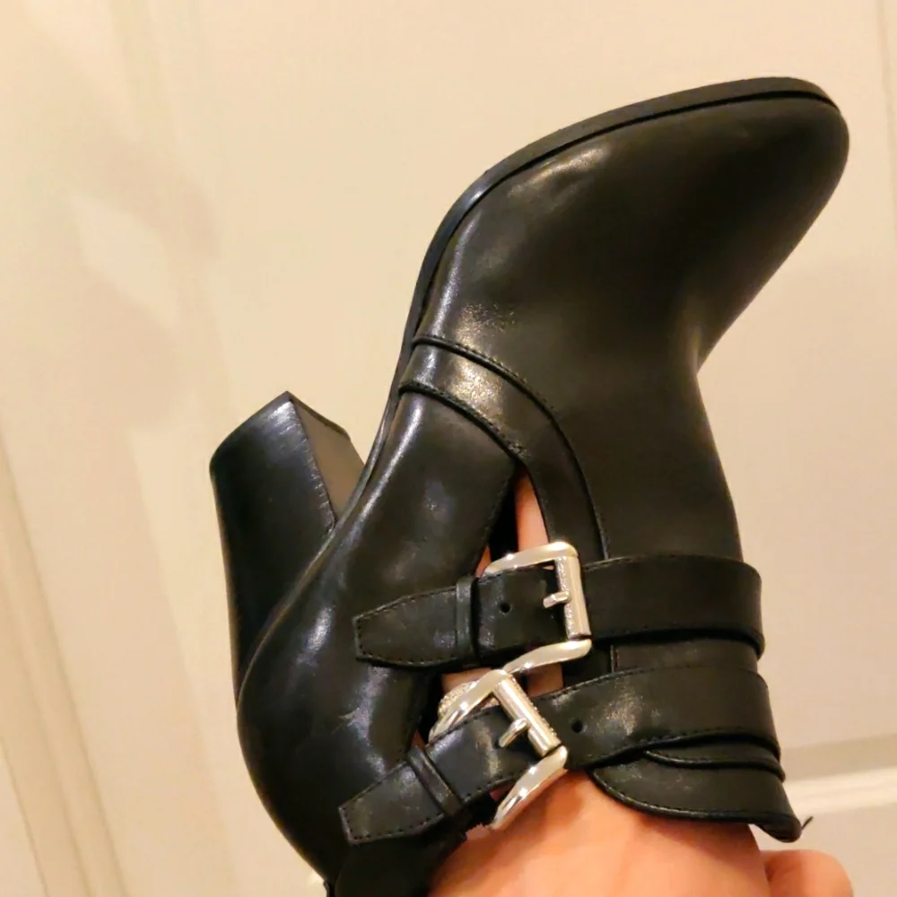 Michael Michael Kors Walden Black leather ankle, buckle boots sz 7 M - Picture 8 of 12